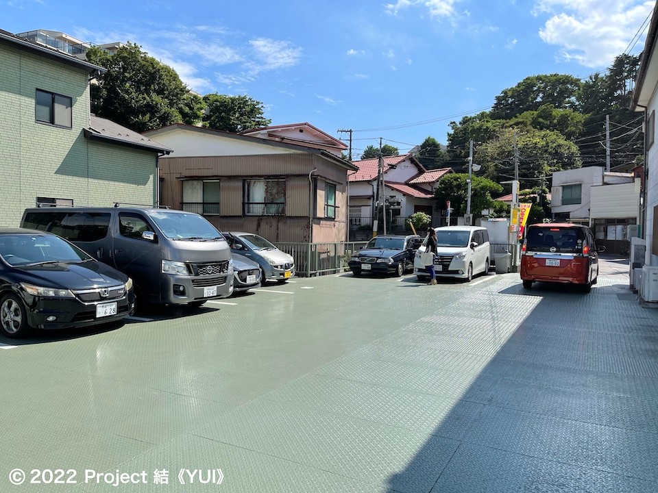 駐車場の全景